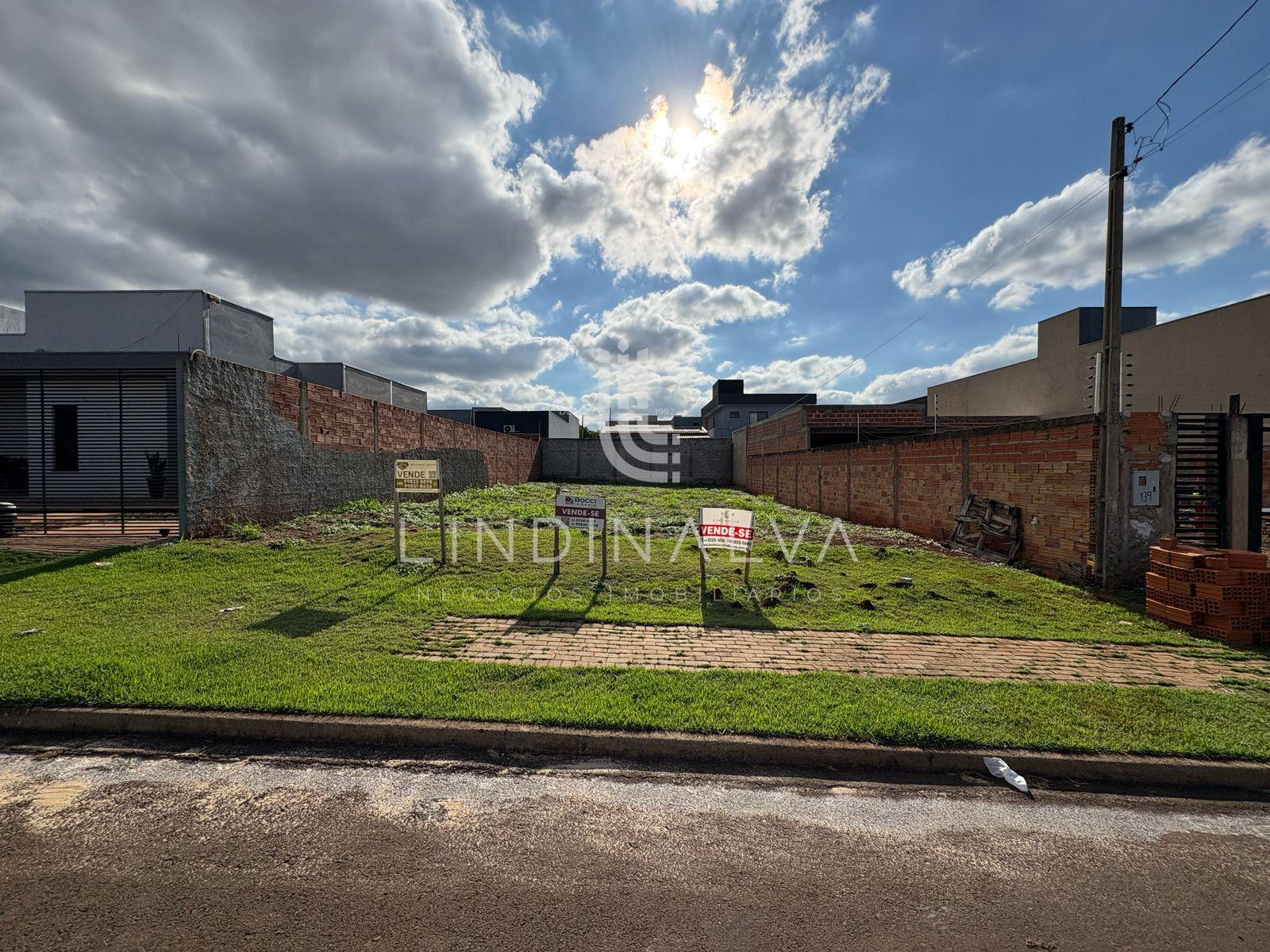 Terreno murado de 300 m2 à venda no Jardim Marcely em Foz do I...