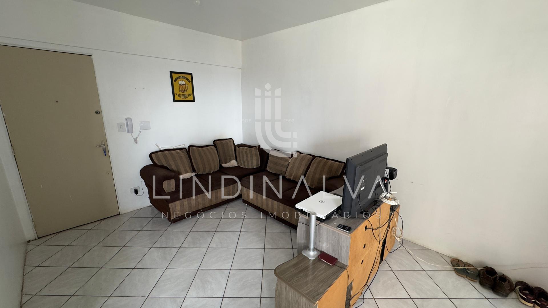 Apartamento no 14  andar do Edifício Grand Prix - no Centro.