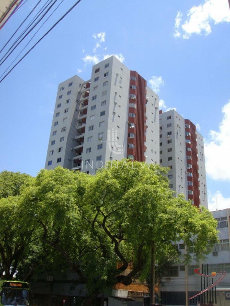 Apartamento no 14  andar do Edifício Grand Prix - no Centro.