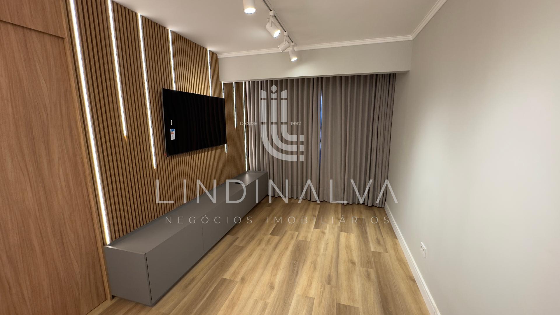 Apartamento reformado, mobiliado e equipado no Ed. Foz Residence