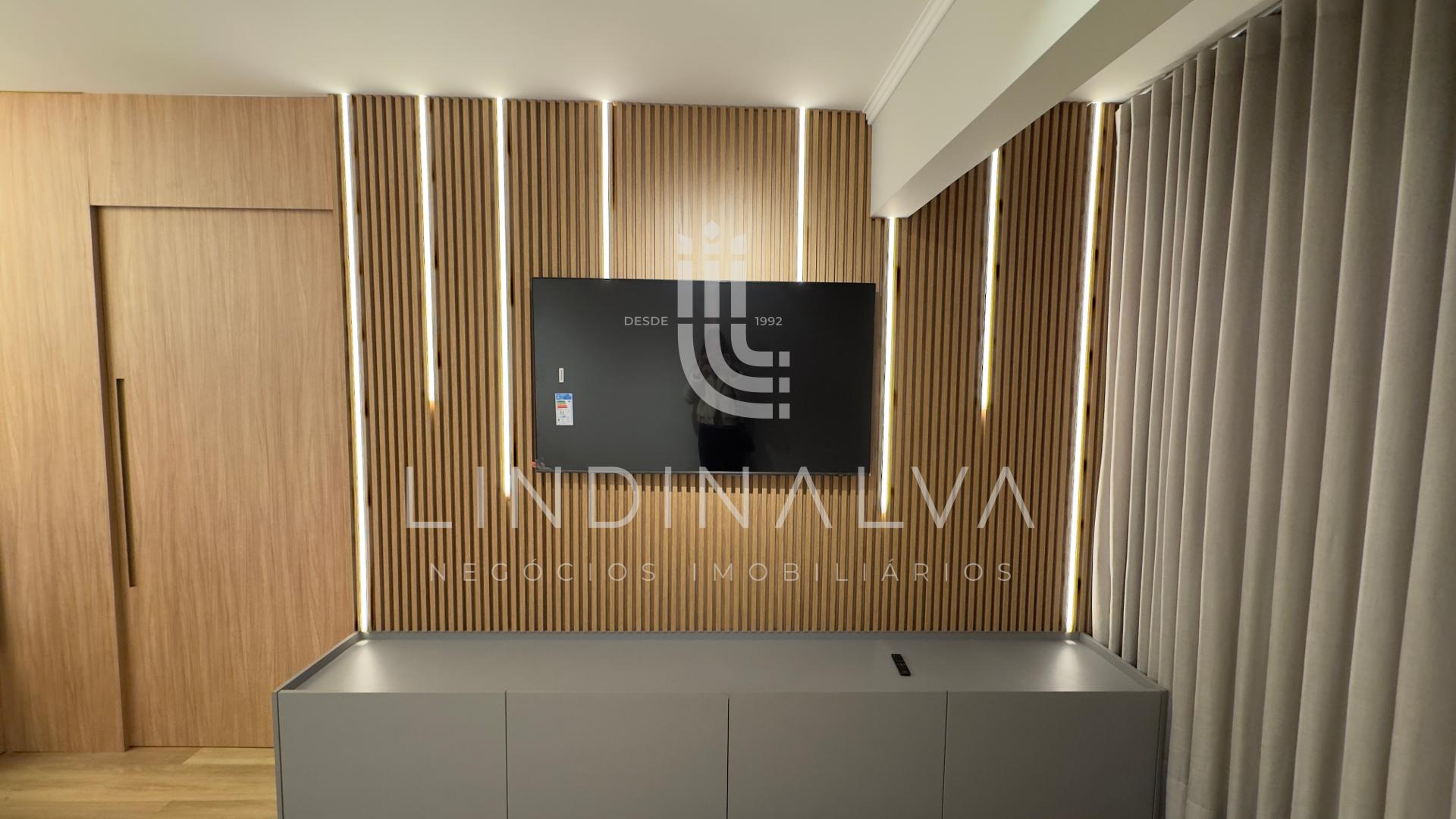 Apartamento reformado, mobiliado e equipado no Ed. Foz Residence
