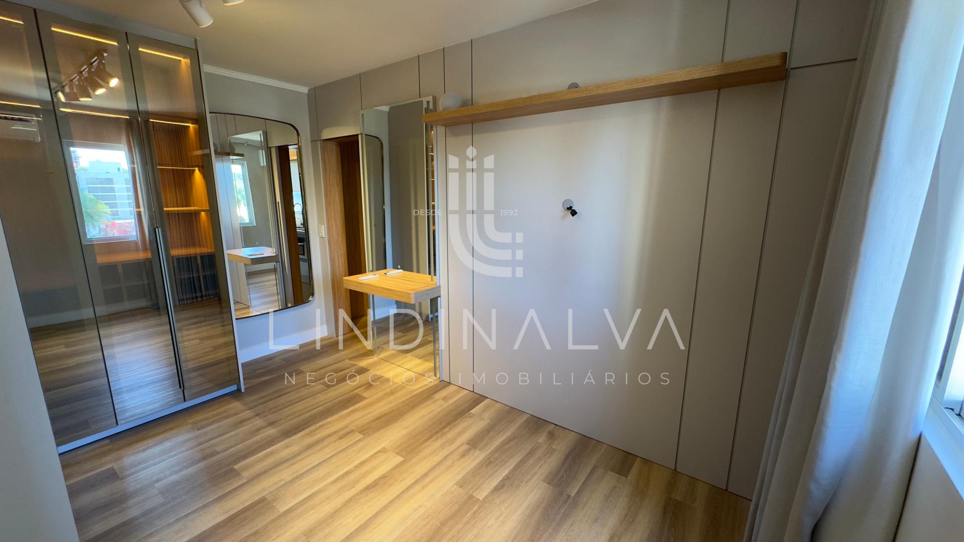 Apartamento reformado, mobiliado e equipado no Ed. Foz Residence