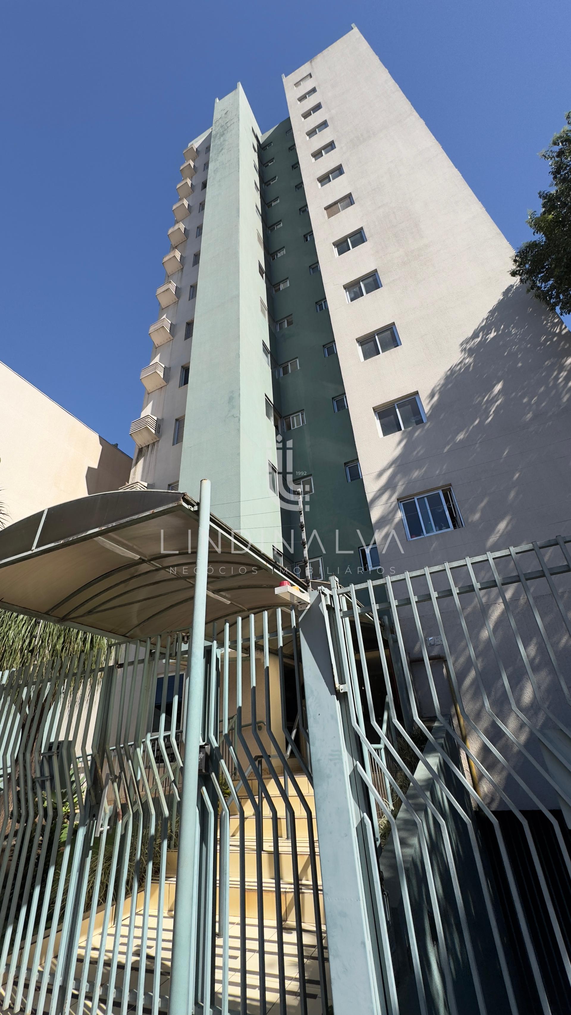 Apartamento reformado, mobiliado e equipado no Ed. Foz Residence