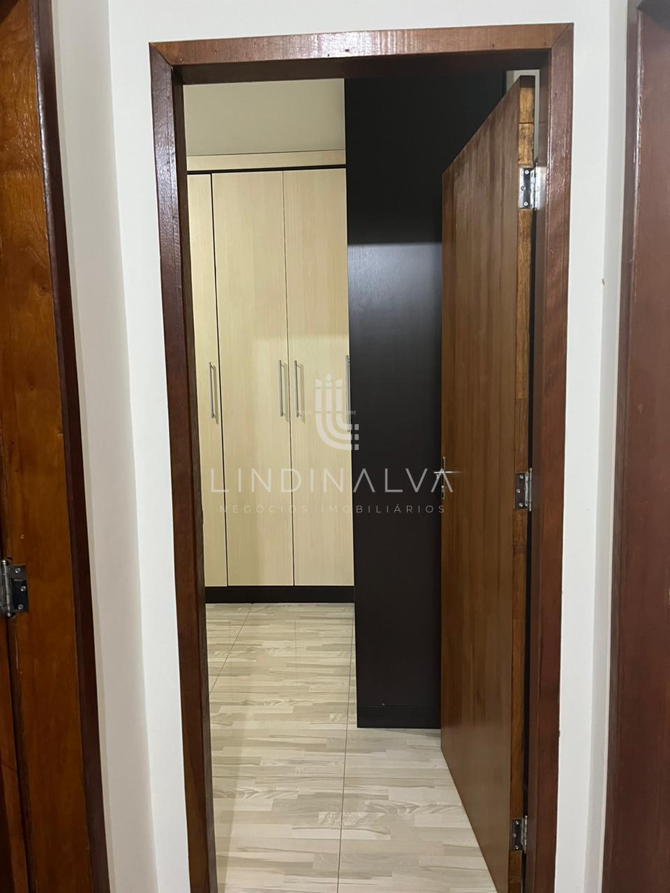 Casa à venda no Jardim Dona Fátima com 3 quartos, edícula e amplo pátio em Foz do Iguaçu
