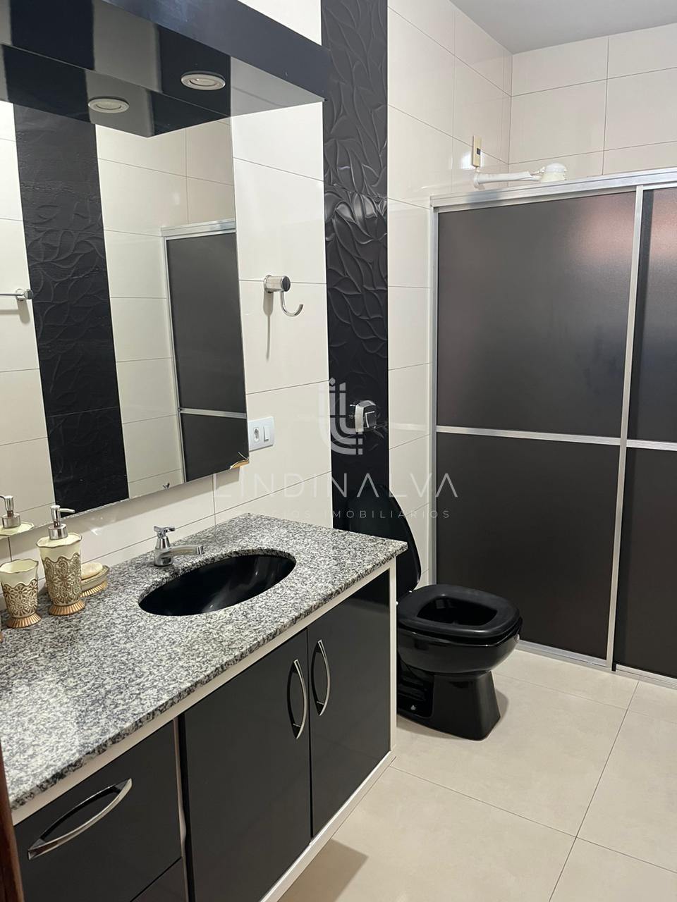 Casa à venda no Jardim Dona Fátima com 3 quartos, edícula e amplo pátio em Foz do Iguaçu