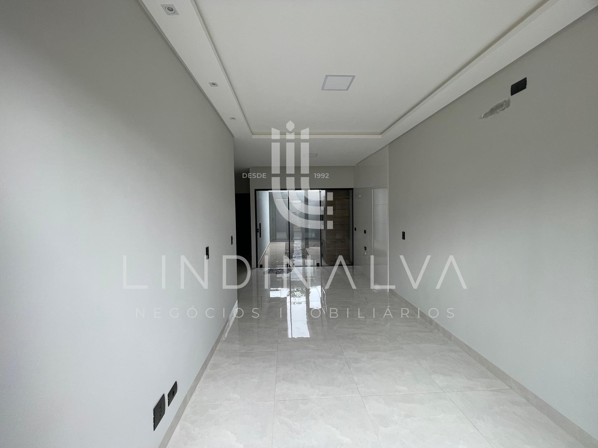 Casa moderna com suíte, quintal amplo e churrasqueira á venda ...