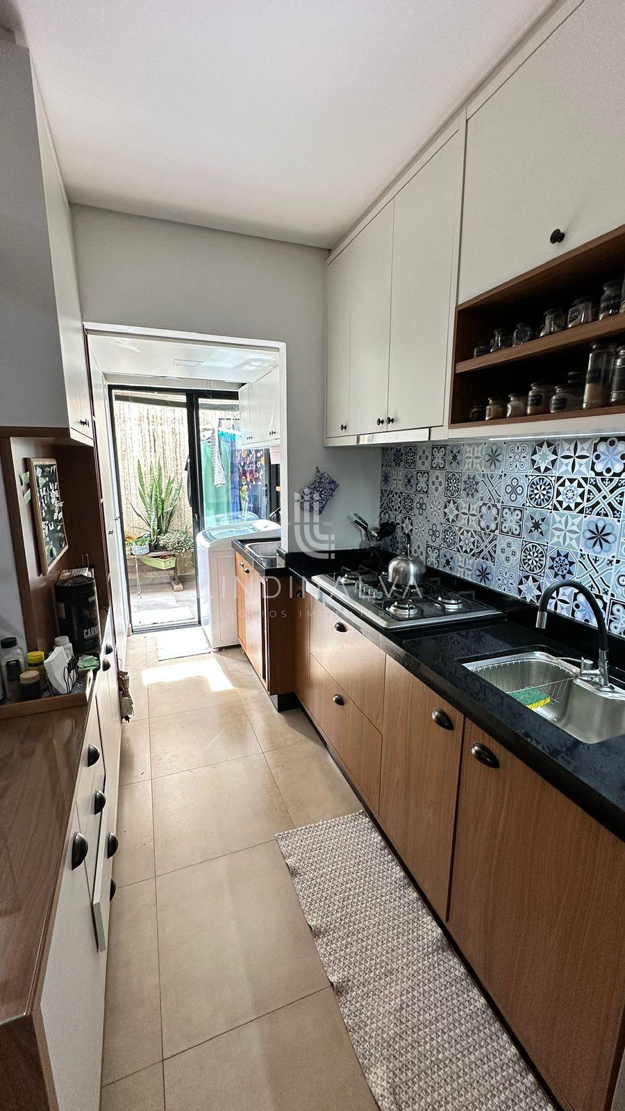 Apartamento Semi Mobiliado de 02 Dormitórios sendo 01 Suite e ...