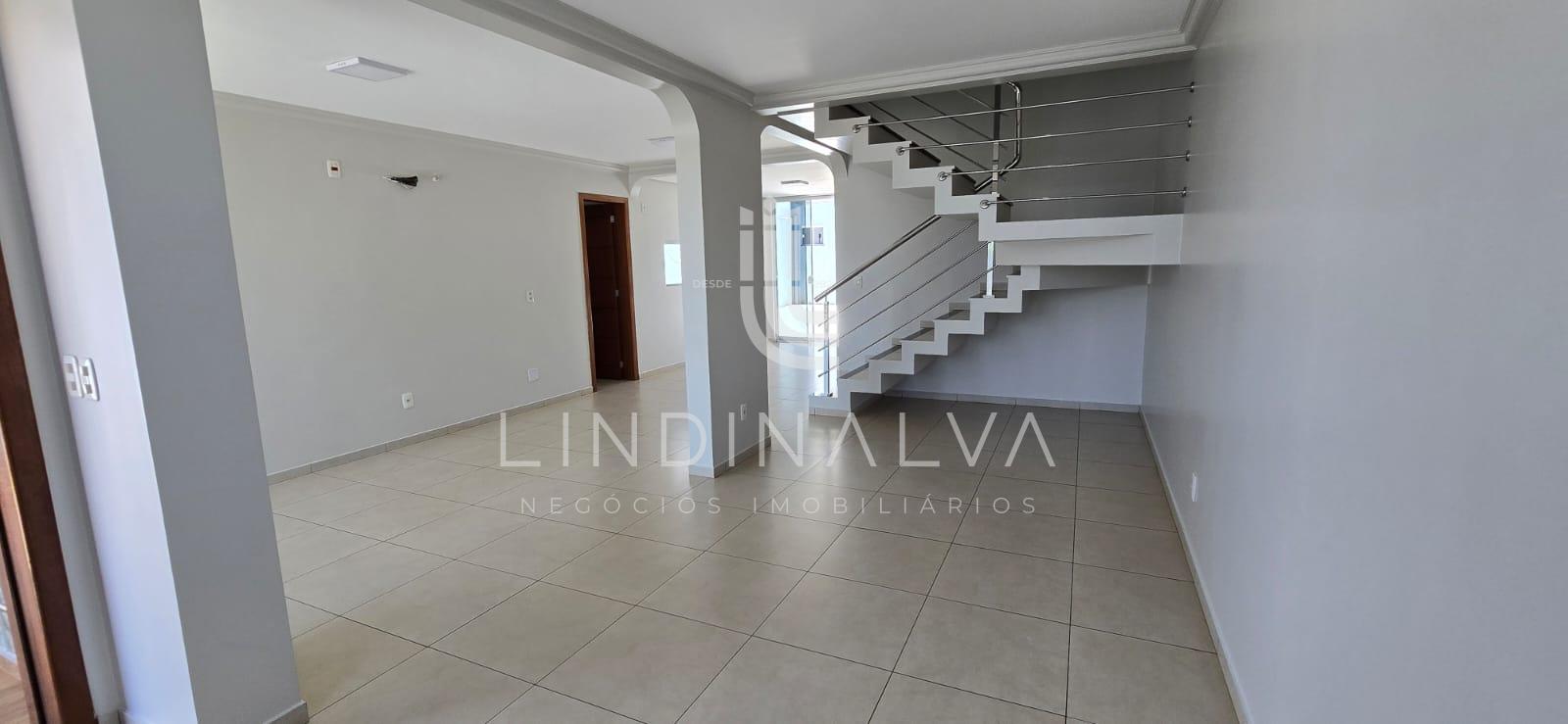 Sobrado com 3 dormitórios para locação,200.00 m , região da Vila A,  Foz