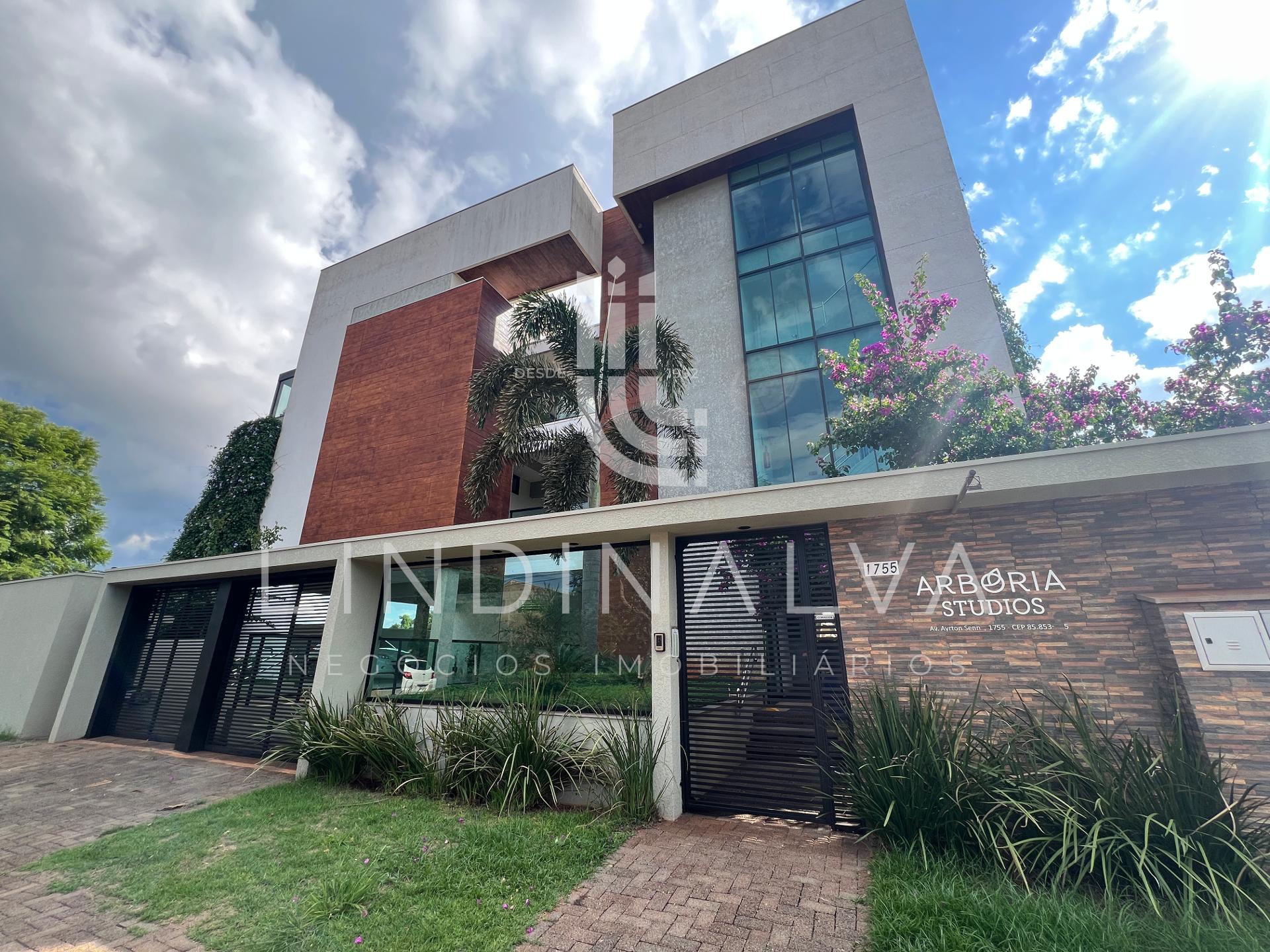 Apartamento Studio no Ed. Arbória, semimobiliado com garagem