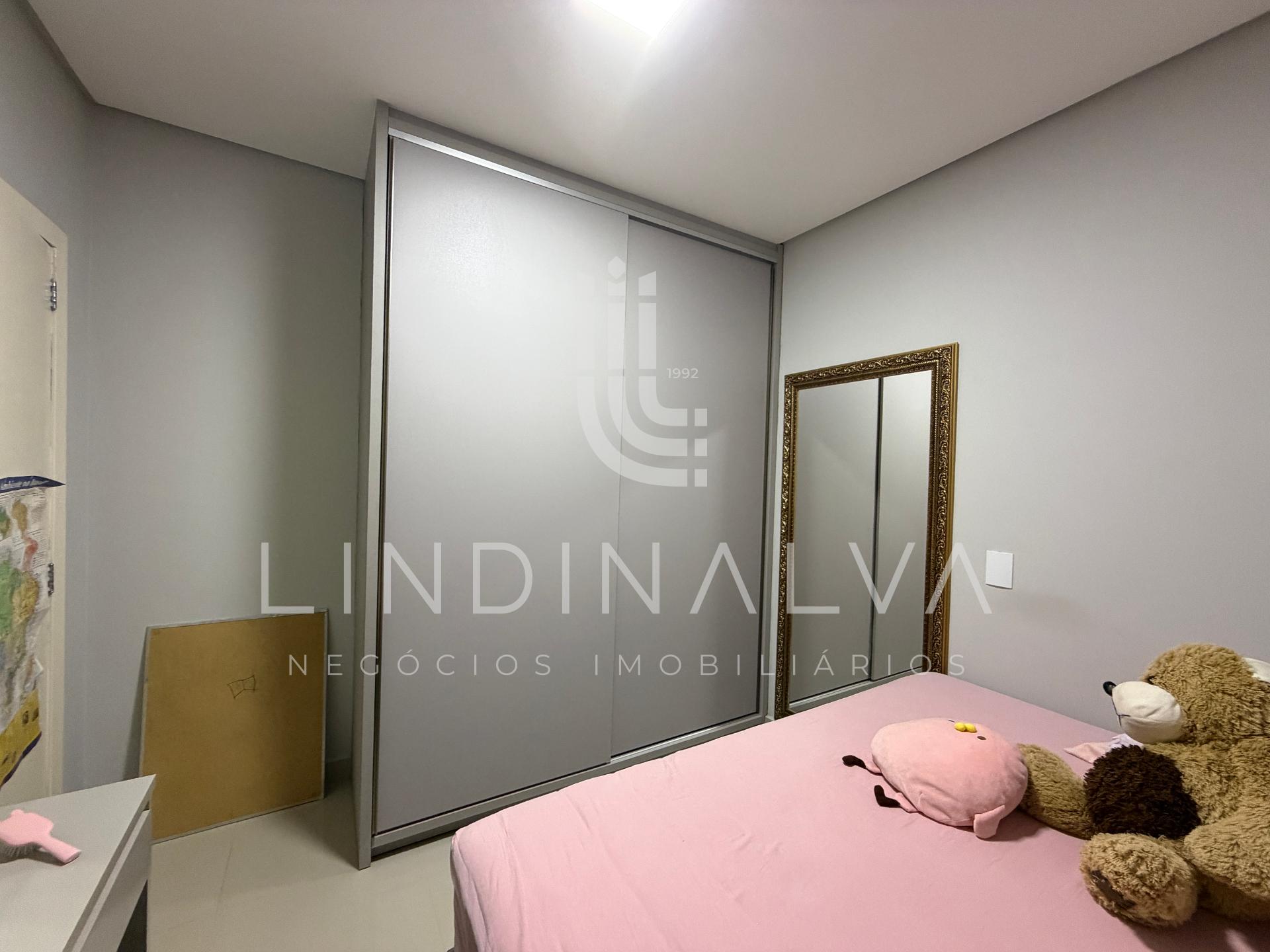 Casa semimobiliada no Jd. Bourbon, com suíte, 2 quartos e espaço gourmet - com placas solares