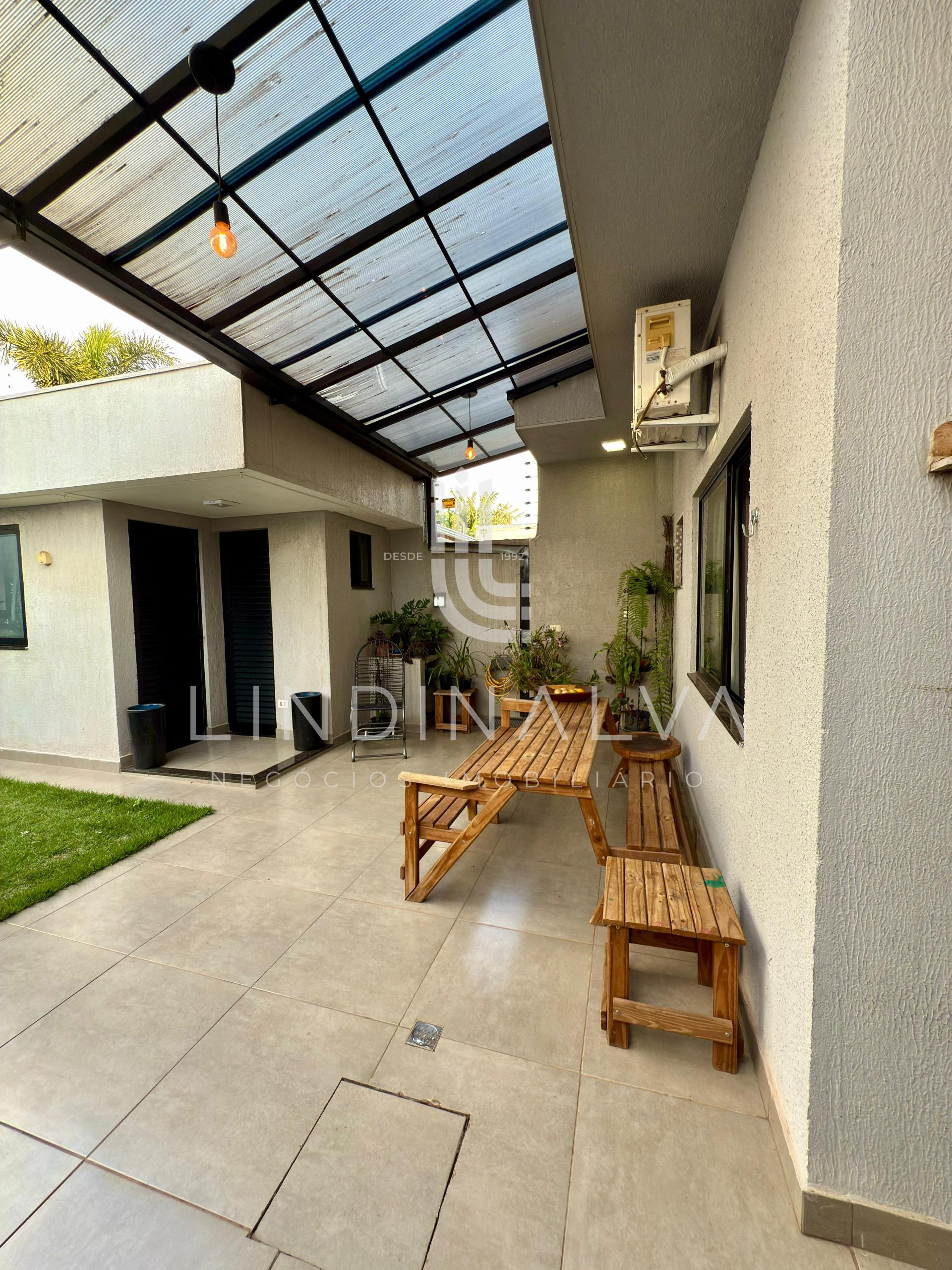 Casa à venda no Jardim Ipê com 135 m , suíte e espaço gourmet completo  apto para financiamento 