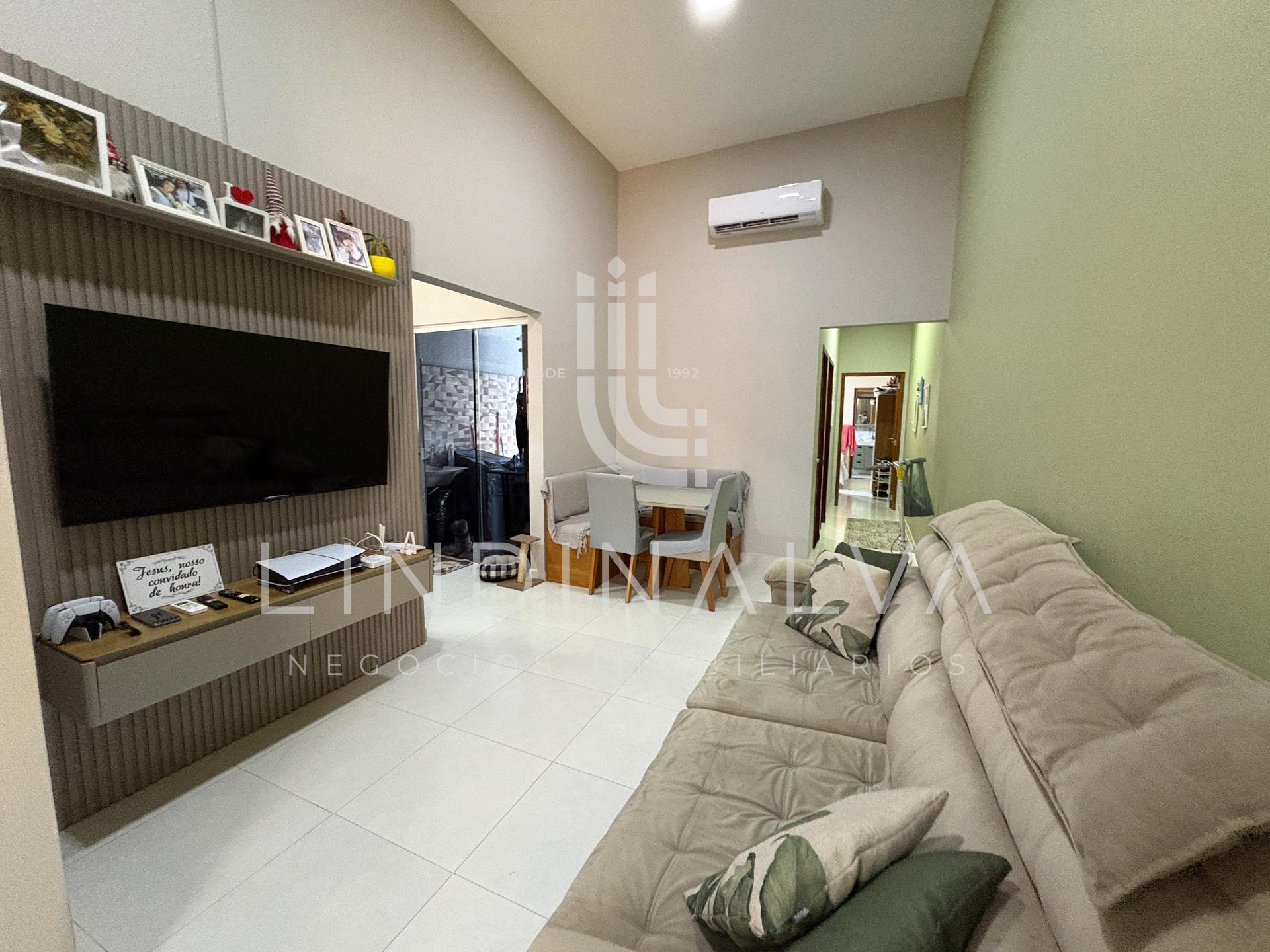 Casa totalmente mobiliada com placas solares e sistema de segu...