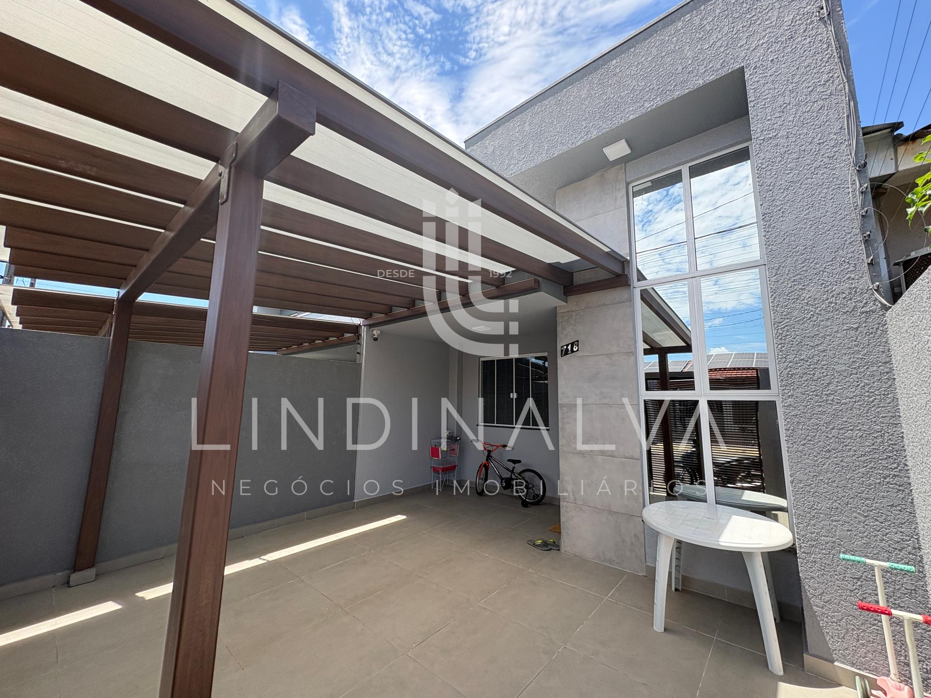 Casa totalmente mobiliada com placas solares e sistema de segu...