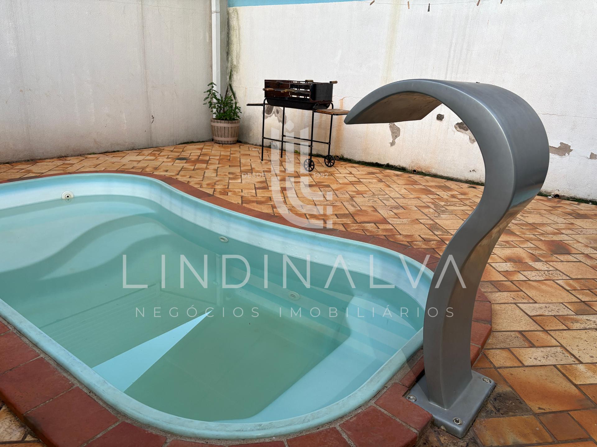 Casa com 2 quartos e piscina privativa no condomínio Terra Nova