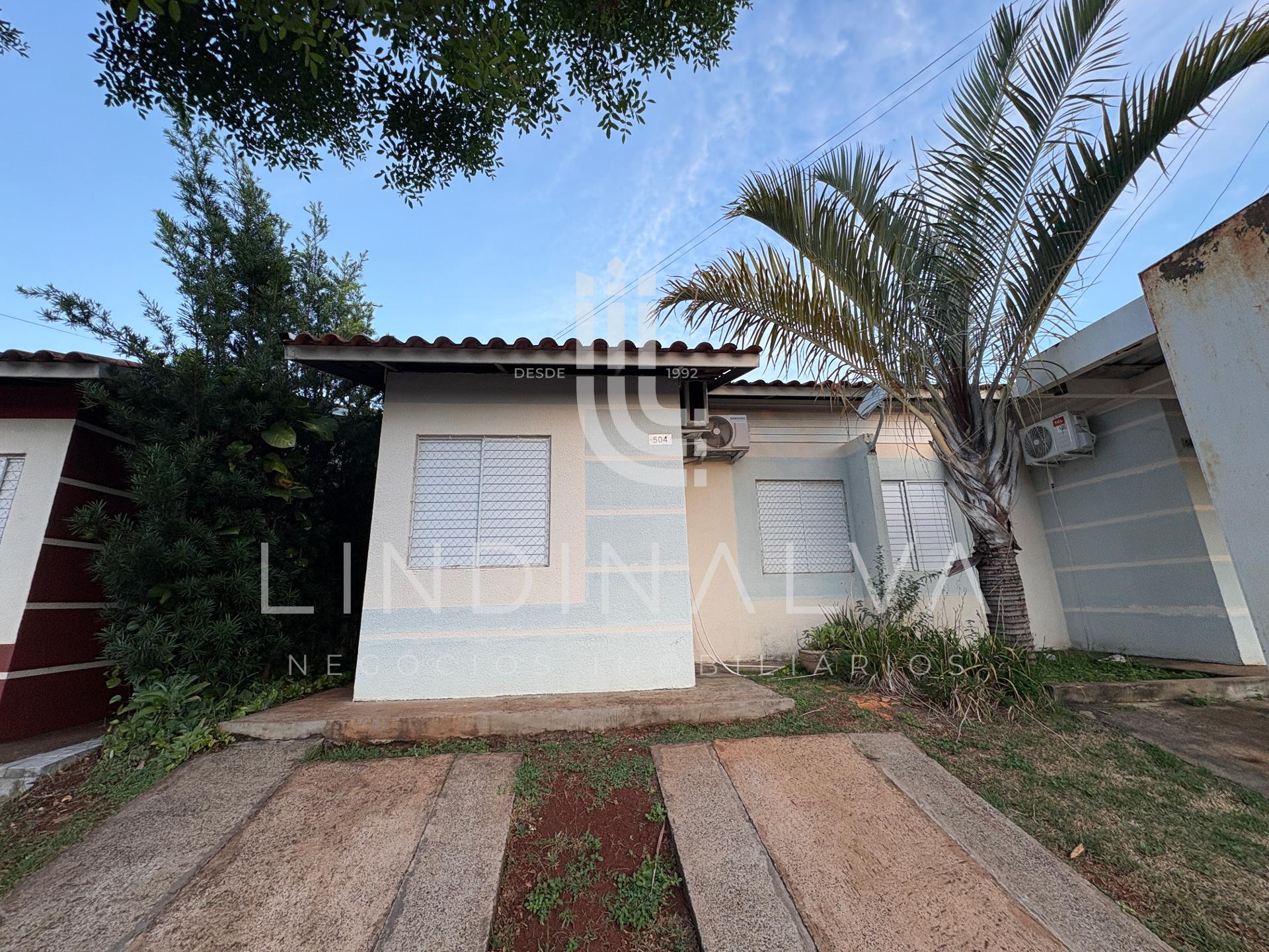 Casa com 2 quartos e piscina privativa no condomínio Terra Nova