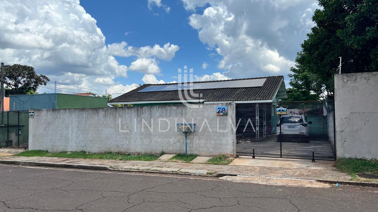 Casa com 2 moradias, piscina e energia solar na Vila A - Foz d...