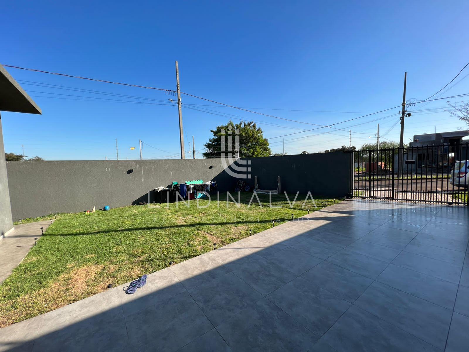 Casa de esquina semi-mobiliada com 3 quartos, segurança comple...