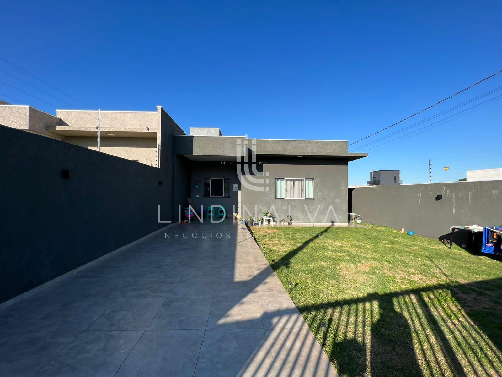 Casa de esquina semi-mobiliada com 3 quartos, segurança comple...