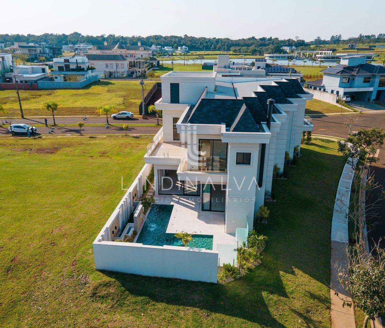 Sobrado à venda no Complexo Royal Fase 1 - com 4 suítes, pisci...