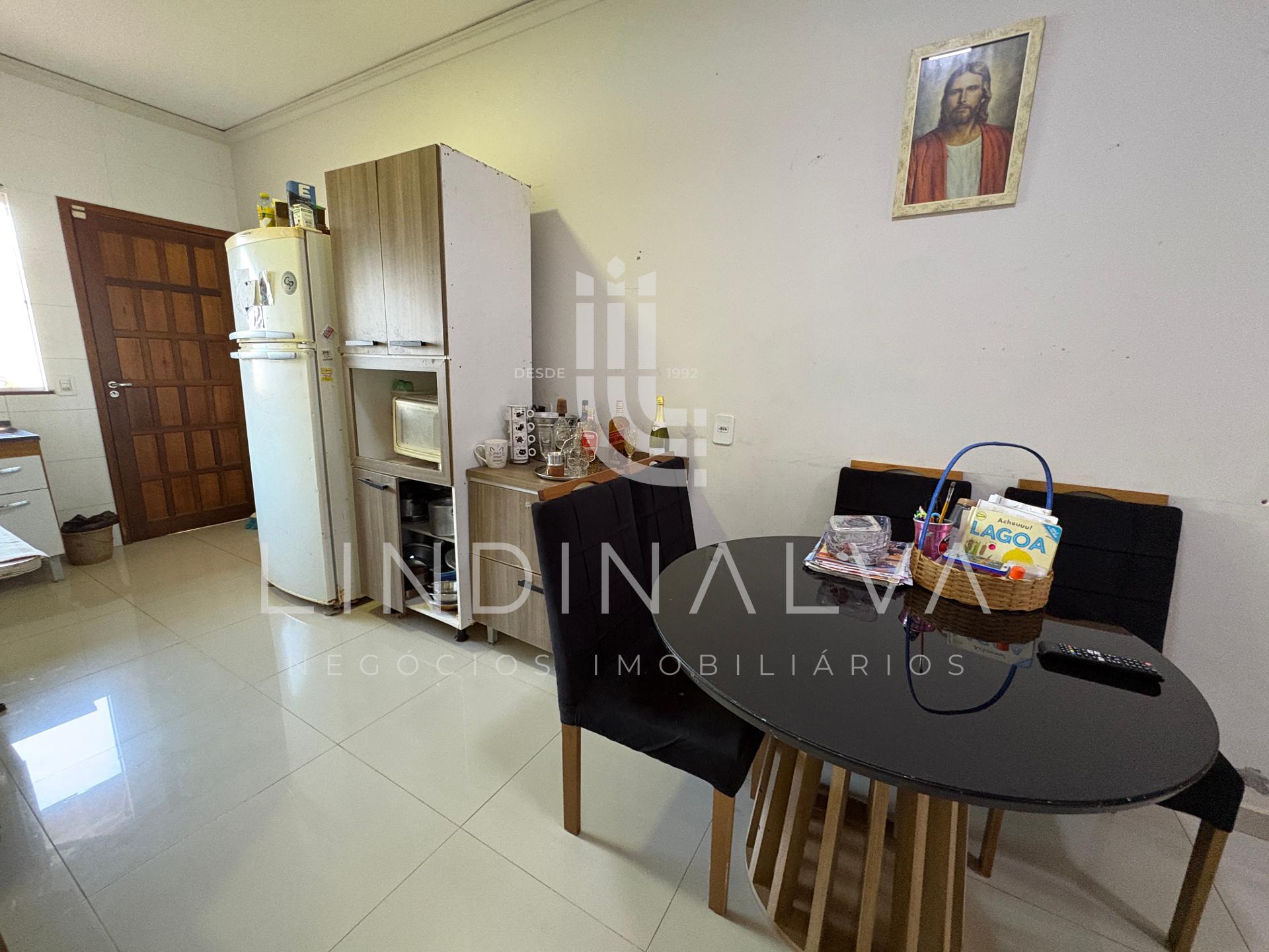 Casa com suíte e sobra de terreno à venda no Jardim Ipê 3