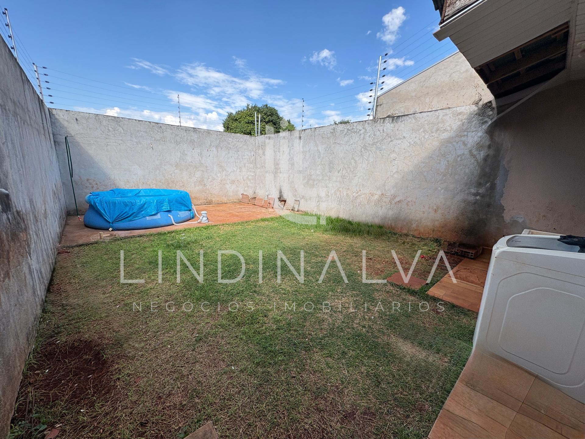 Casa com suíte e sobra de terreno à venda no Jardim Ipê 3