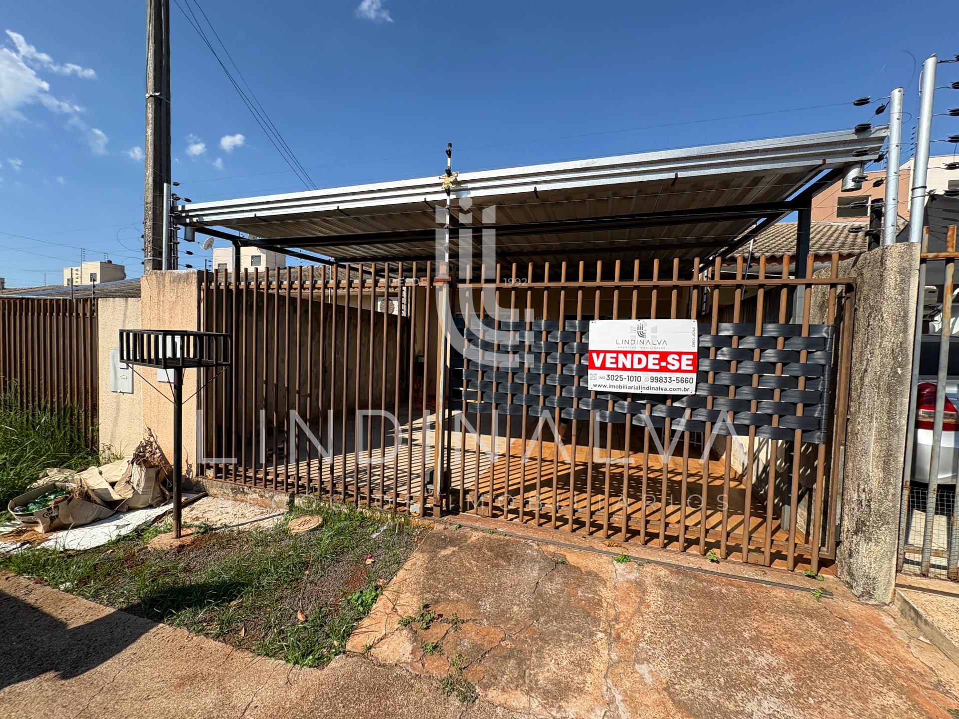Casa com suíte e sobra de terreno à venda no Jardim Ipê 3
