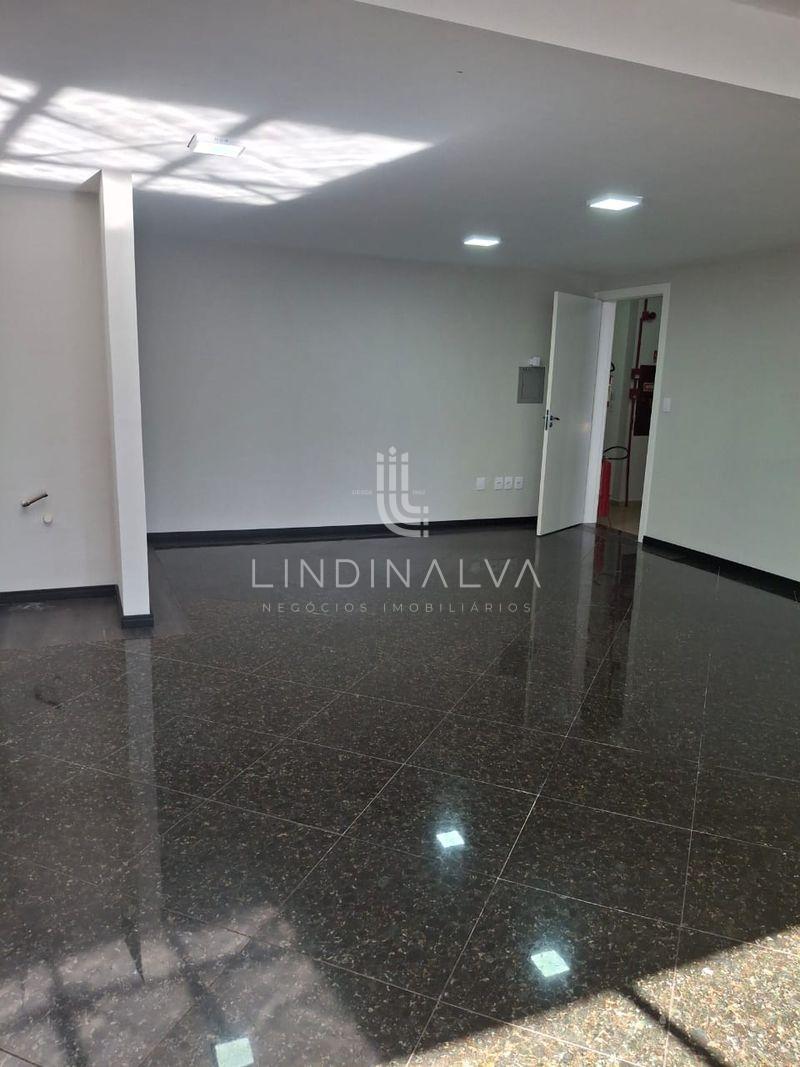 Sala comercial no Ed. Comercial Montreal no Centro de Foz - aceita parcelamento direto