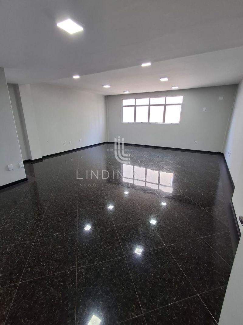 Sala comercial no Ed. Montreal no Centro de Foz com 49 m2 - aceita parcelamento direto