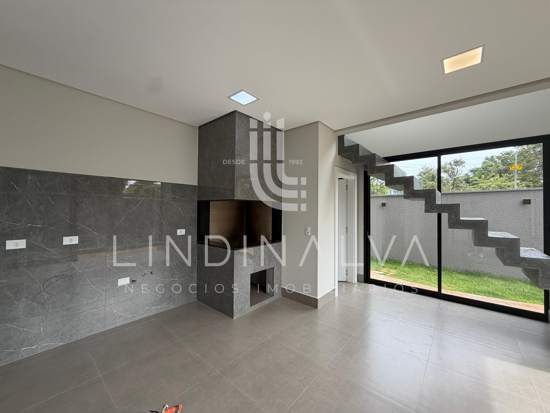 Sobrado de esquina no Parque Presidente, com suíte, 2 quartos - área gourmet integrada