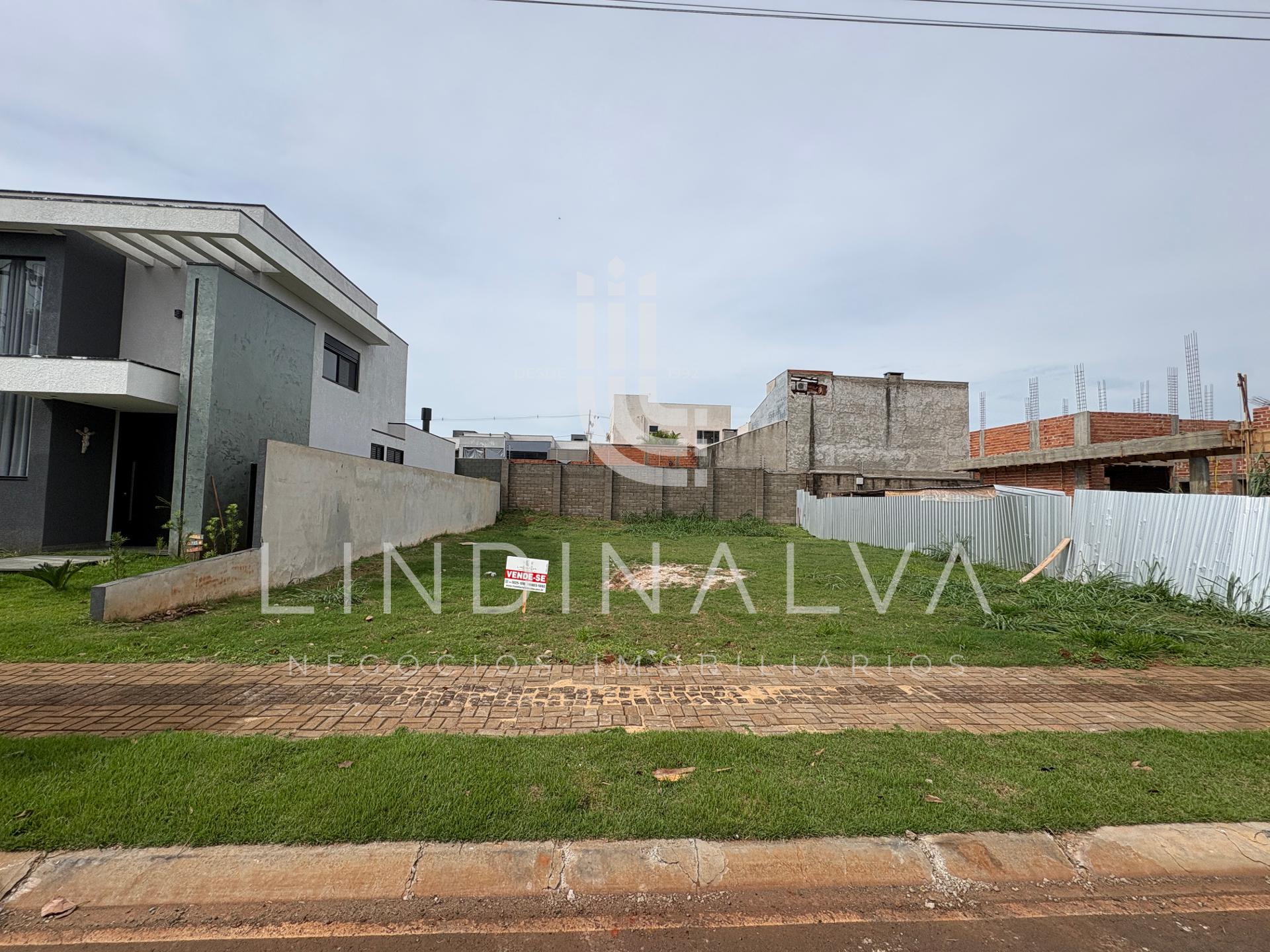Terreno no Condomínio Fechado Iguaçu com 300 m2 em Foz do Iguaçu