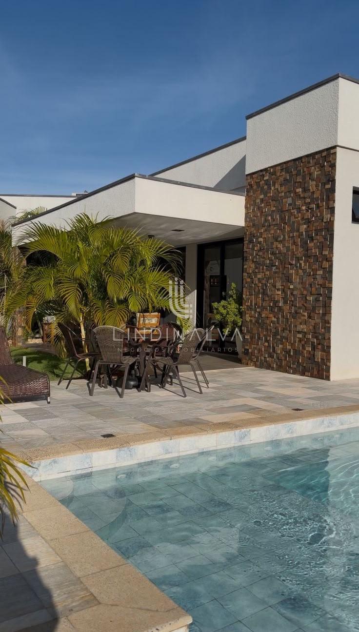 Casa de alto padrão com 4 suítes, piscina aquecida - Cond. Terras Alpha I