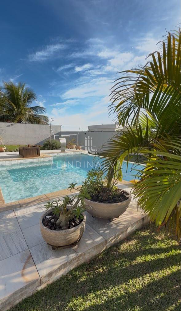 Casa de alto padrão com 4 suítes, piscina aquecida - Cond. Terras Alpha I
