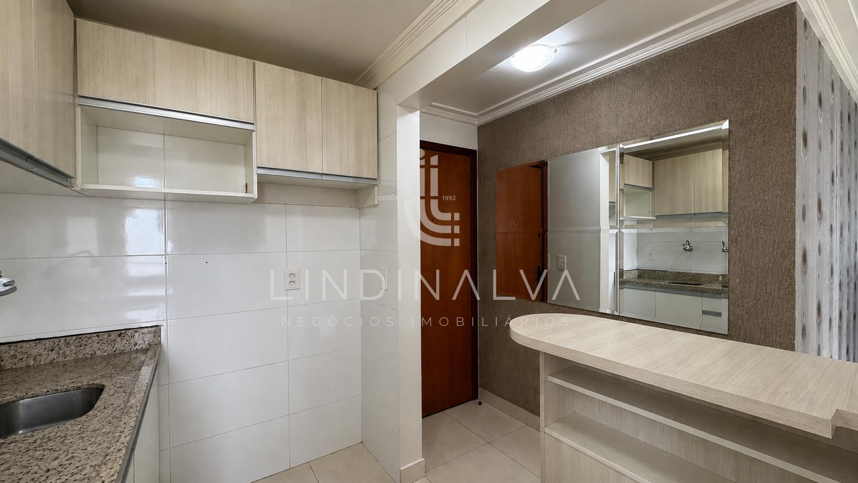 Apto semi-mobiliado à venda no Ed. Cheverny, Polo Centro | Foz...