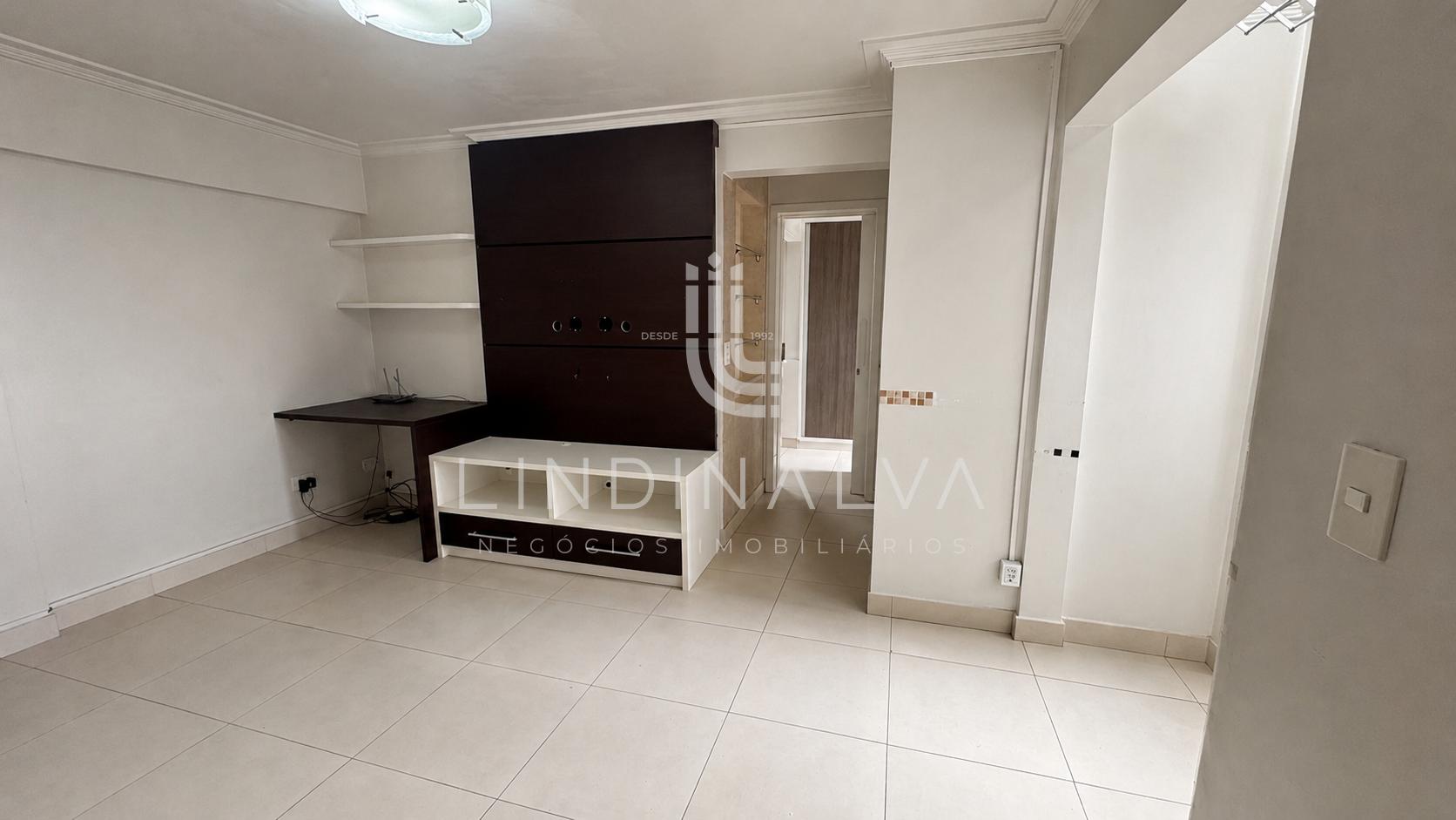 Apto semi-mobiliado à venda no Ed. Cheverny, Polo Centro | Foz...