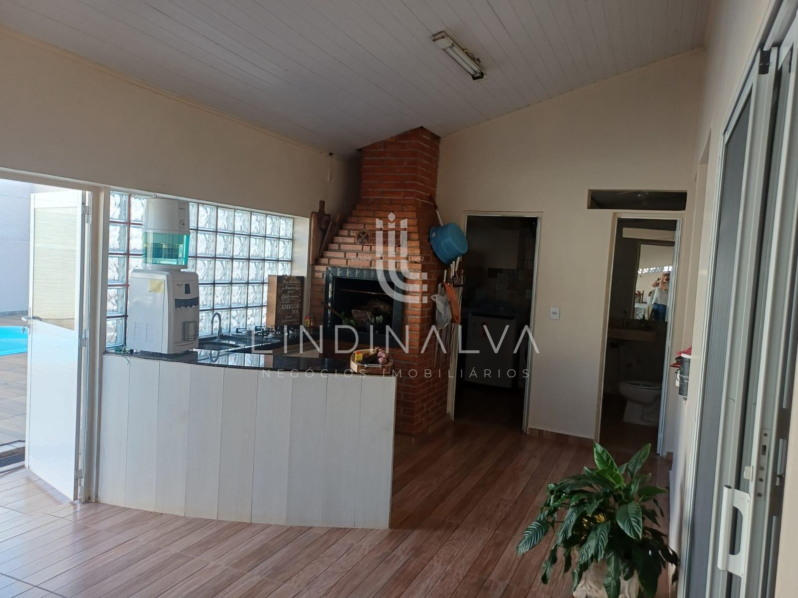 Casa à venda com 297,37m2, edícula completa na Vila A I Foz do Iguaçu/PR