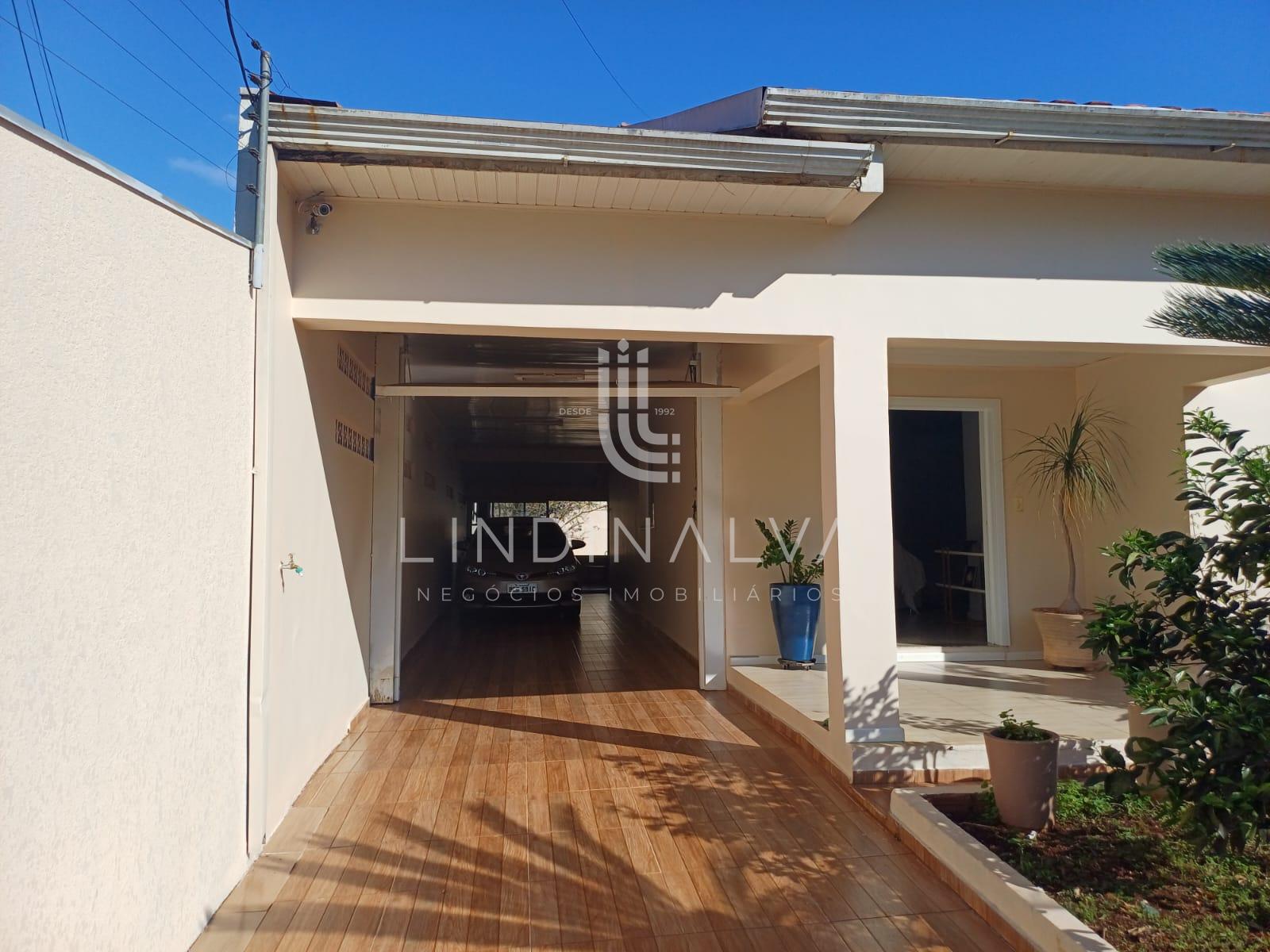 Casa à venda com 297,37m2, edícula completa na Vila A I Foz do Iguaçu/PR