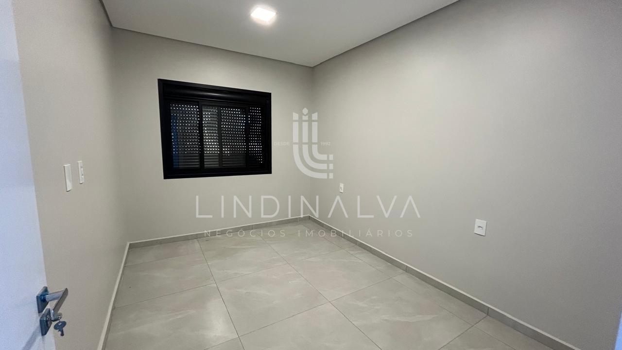 Sobrado à venda no Pioneiros, 1 suíte com closet e 2 quartos | Próx. ao Colégio COC Semeador