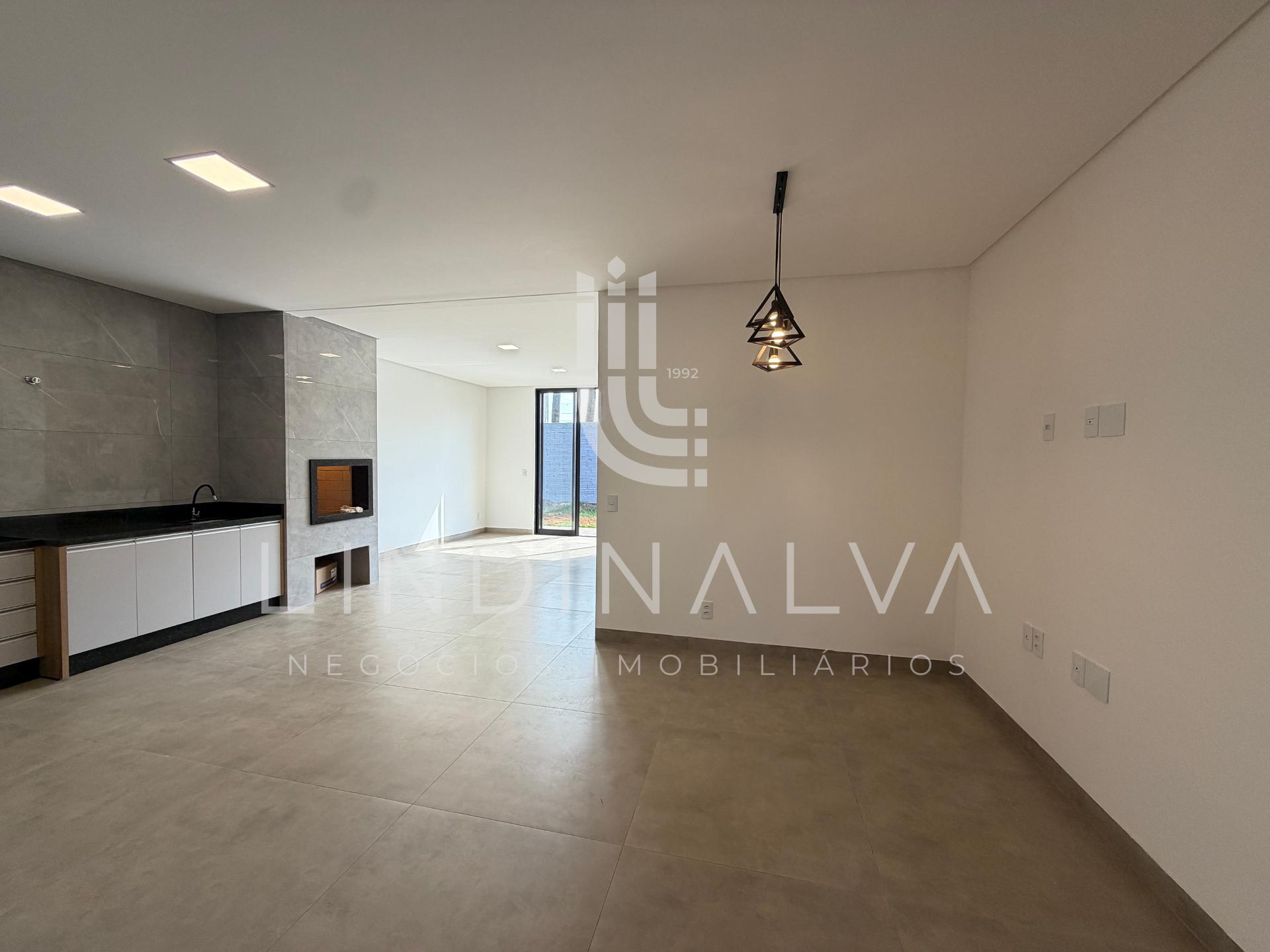 Casa no Maracanã, com suíte, quarto, cozinha planejada e quintal - recém construída