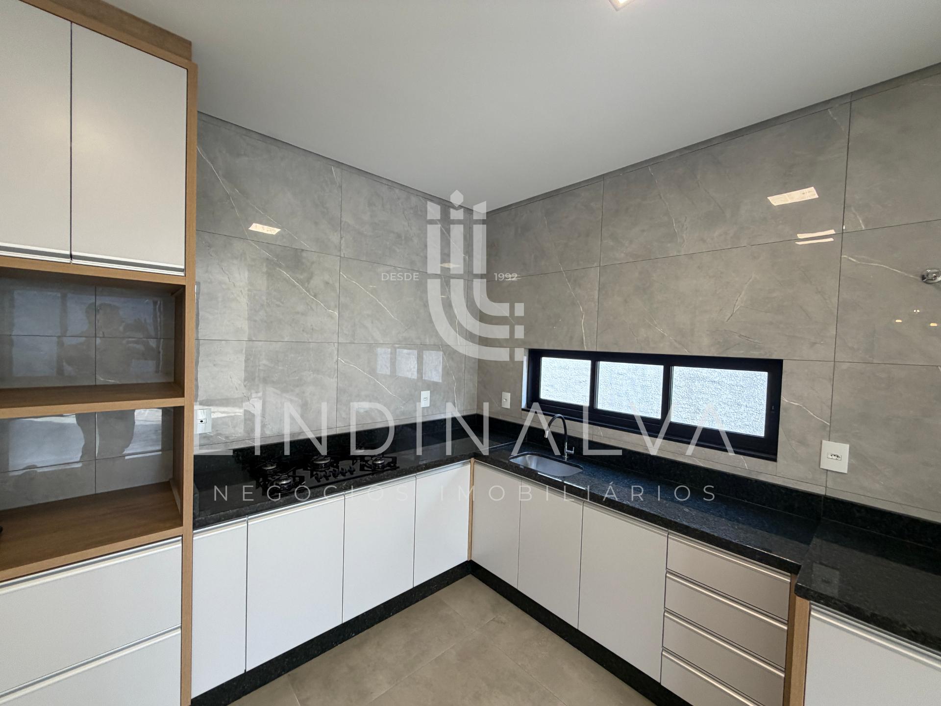 Casa no Maracanã, com suíte, quarto, cozinha planejada e quintal - recém construída