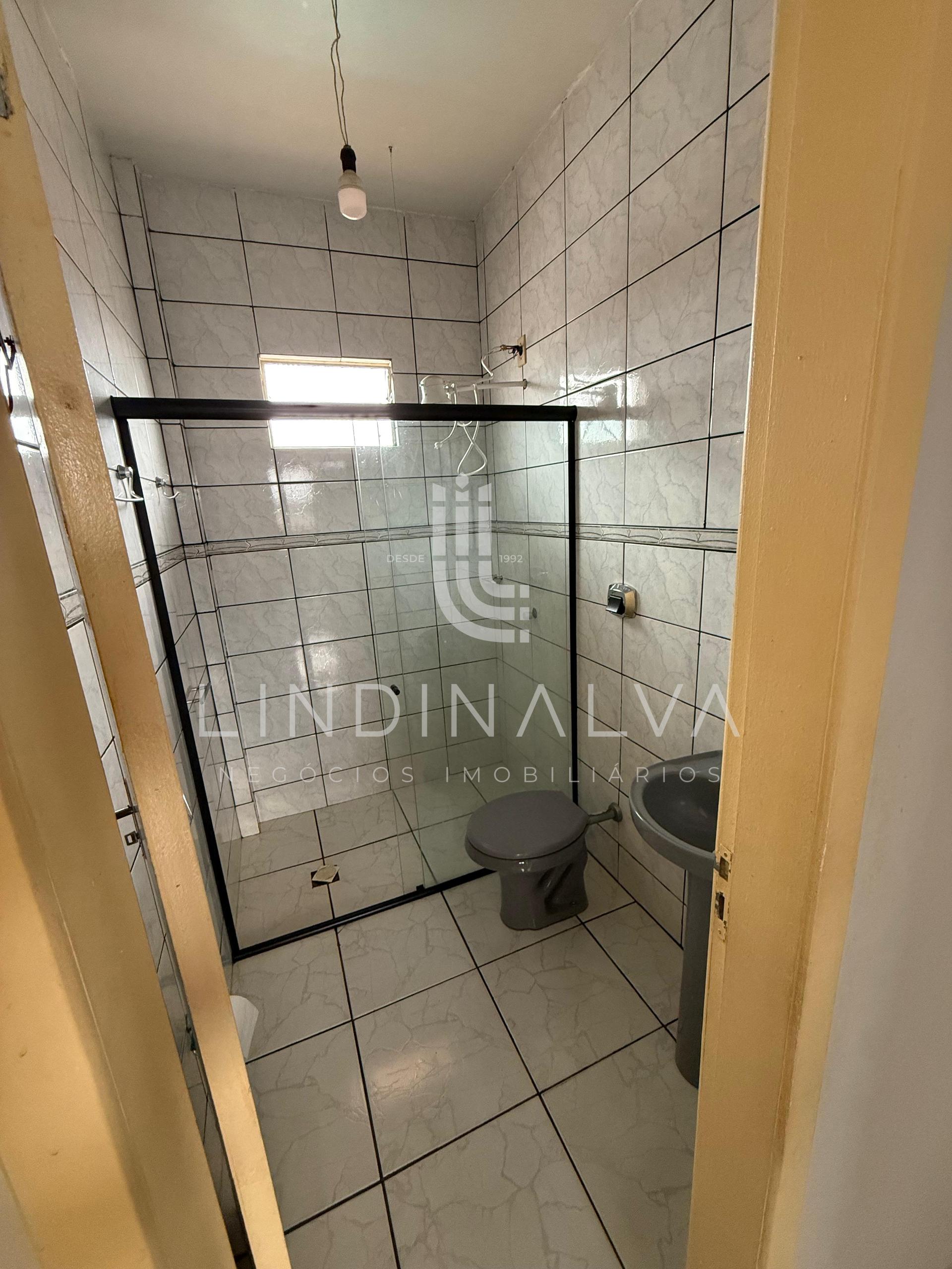 Apartamento com sala comercial e casa nos fundos à venda no Porto Meira/Foz