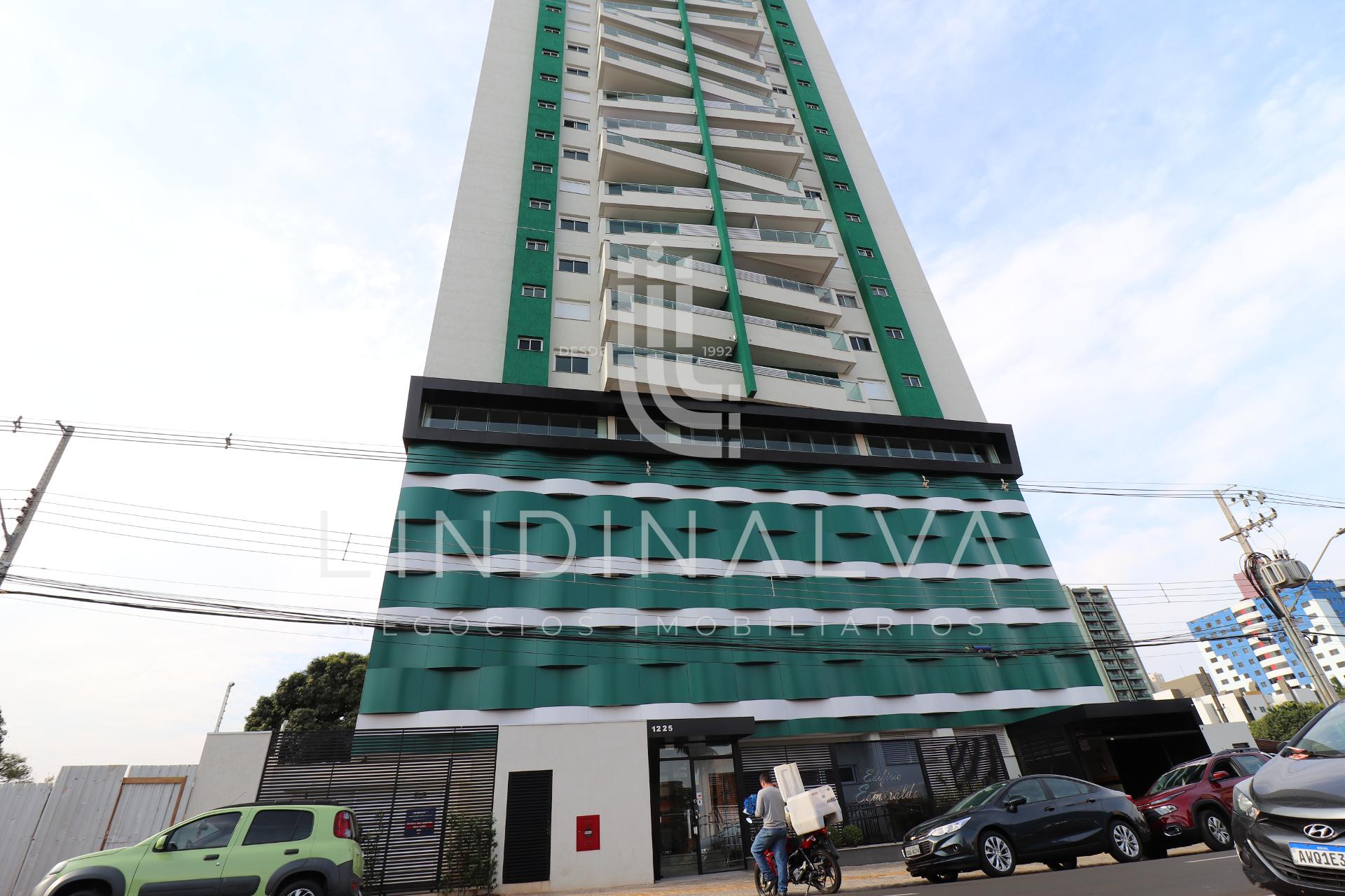 Apto. no Edif. Esmeralda I Aceita apto até 1/3 do valor em Floripa - no Centro/Foz