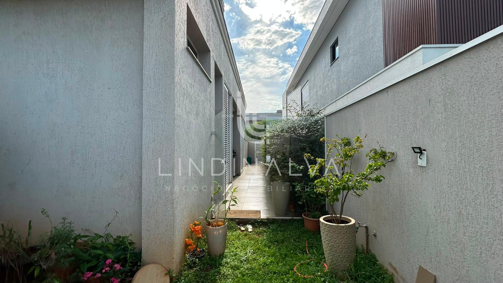 Sobrado mobiliado à venda no Cond. Terras Alpha 2 - Com 4 suítes  piscina