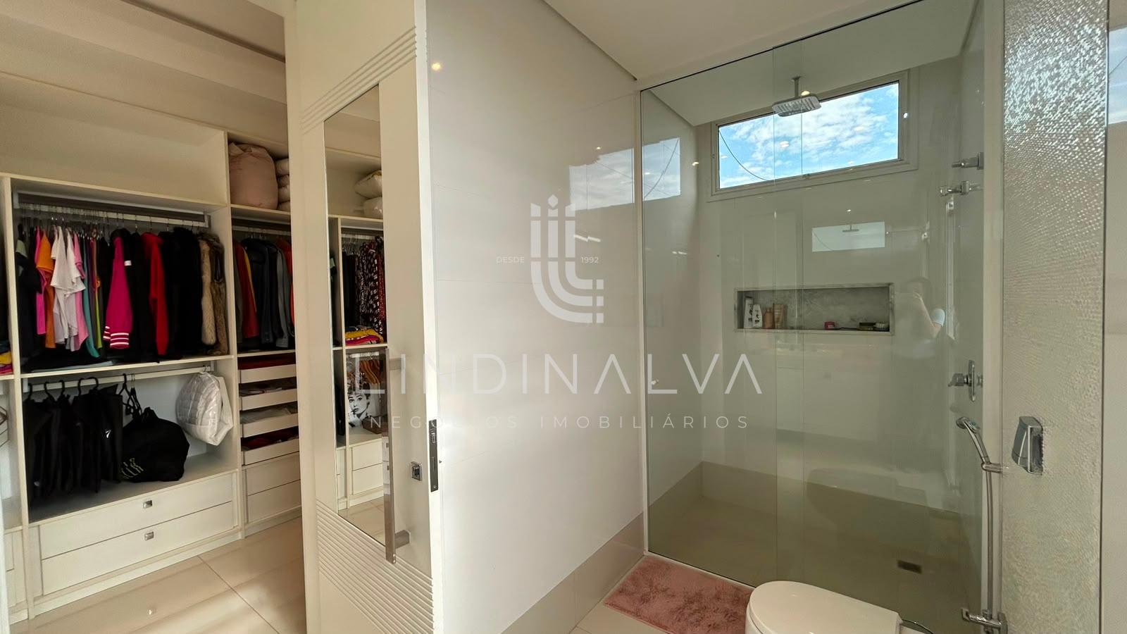 Sobrado mobiliado à venda no Cond. Terras Alpha 2 - Com 4 suítes  piscina
