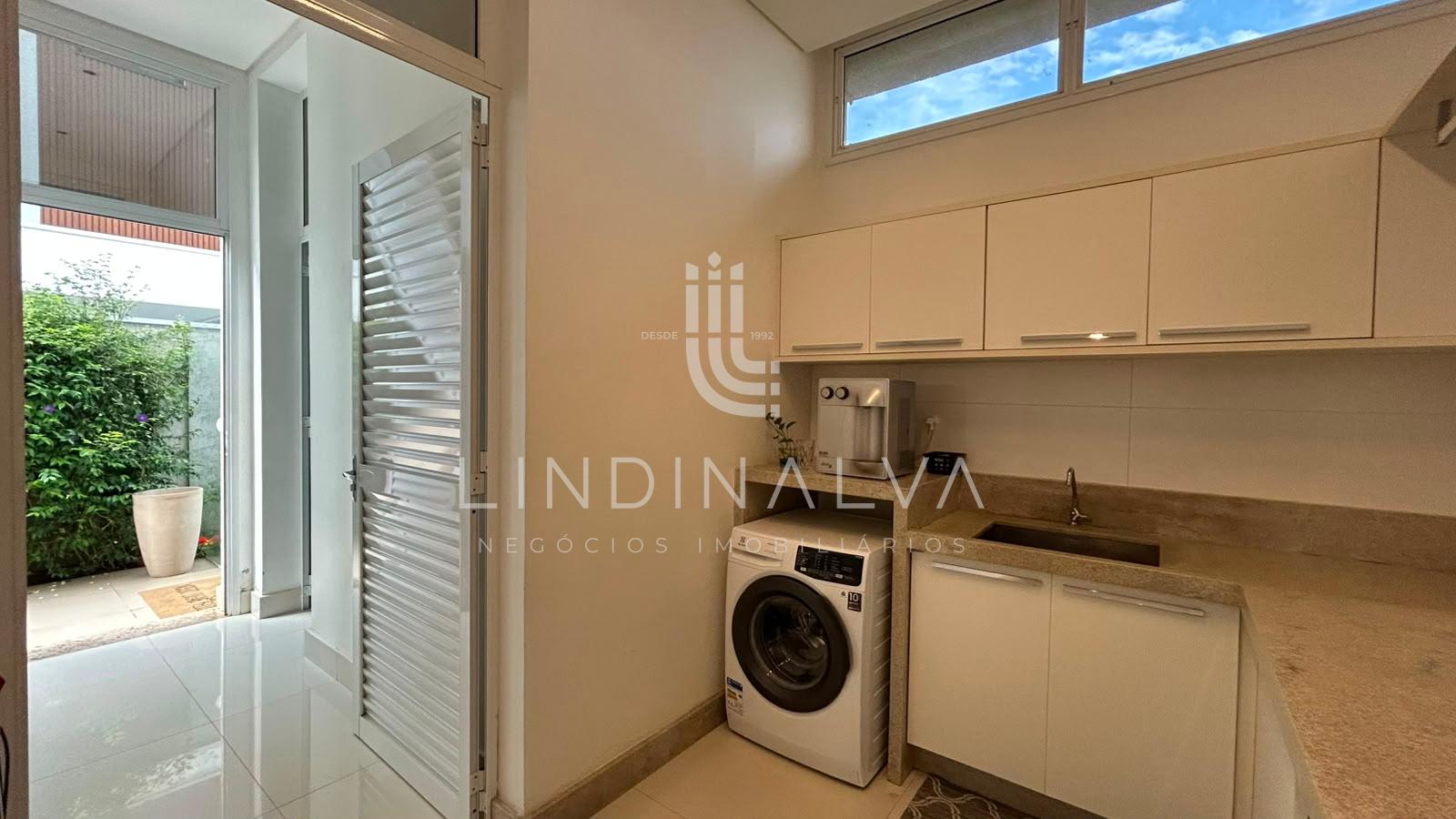 Sobrado mobiliado à venda no Cond. Terras Alpha 2 - Com 4 suítes  piscina