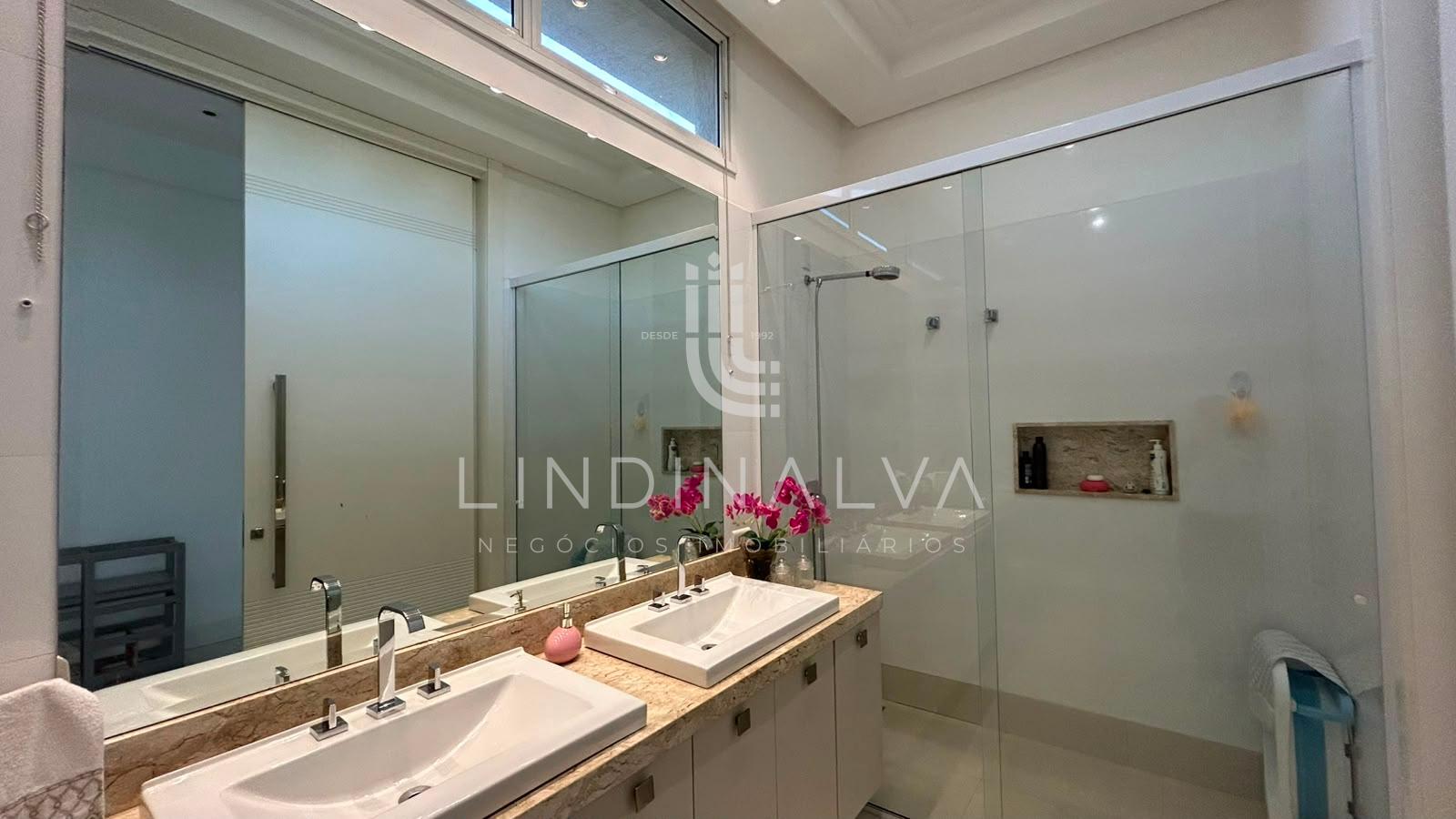 Sobrado mobiliado à venda no Cond. Terras Alpha 2 - Com 4 suítes  piscina