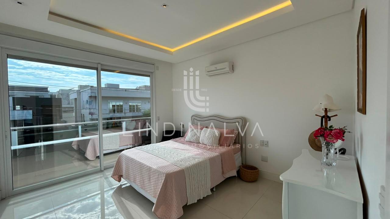 Sobrado mobiliado à venda no Cond. Terras Alpha 2 - Com 4 suítes  piscina