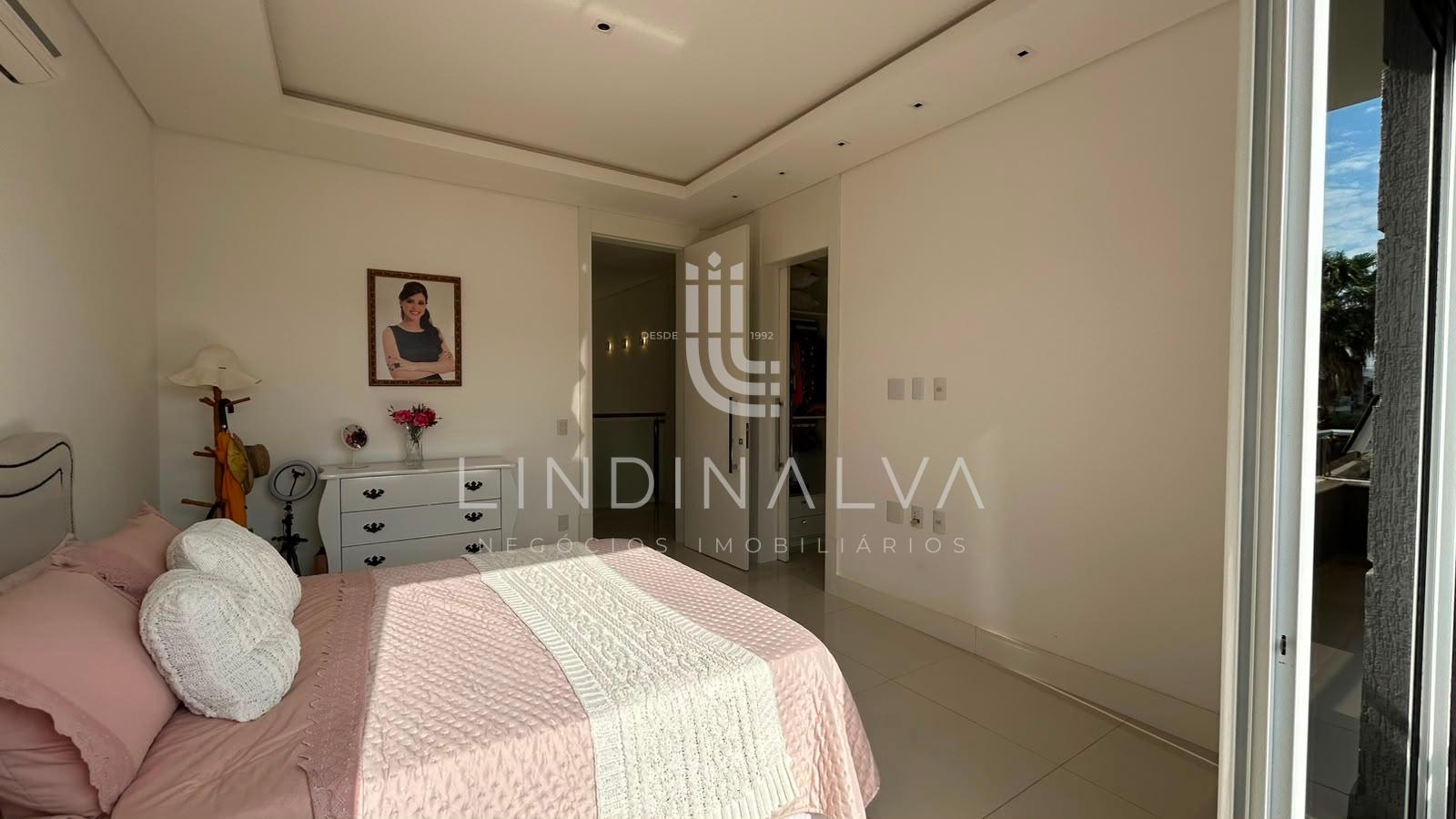 Sobrado mobiliado à venda no Cond. Terras Alpha 2 - Com 4 suítes  piscina