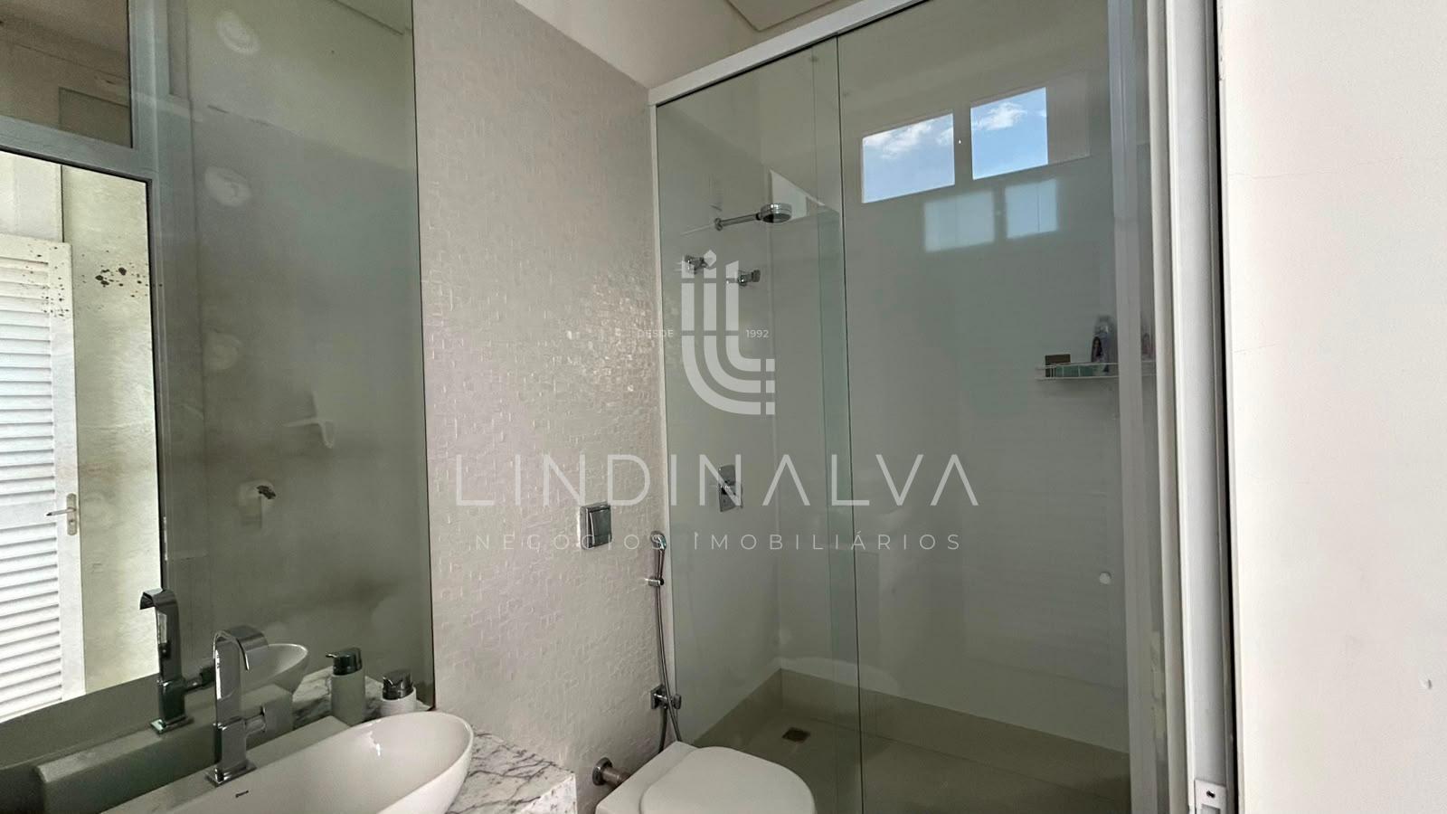 Sobrado mobiliado à venda no Cond. Terras Alpha 2 - Com 4 suítes  piscina