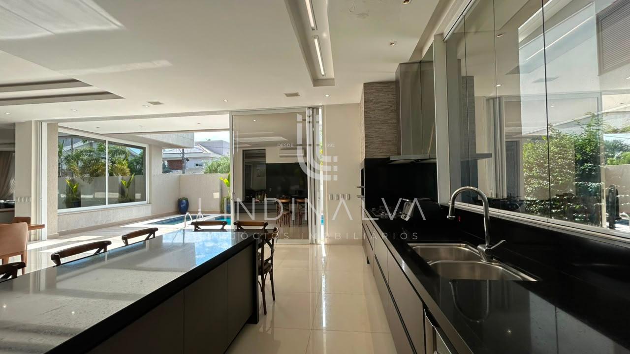 Sobrado mobiliado à venda no Cond. Terras Alpha 2 - Com 4 suítes  piscina