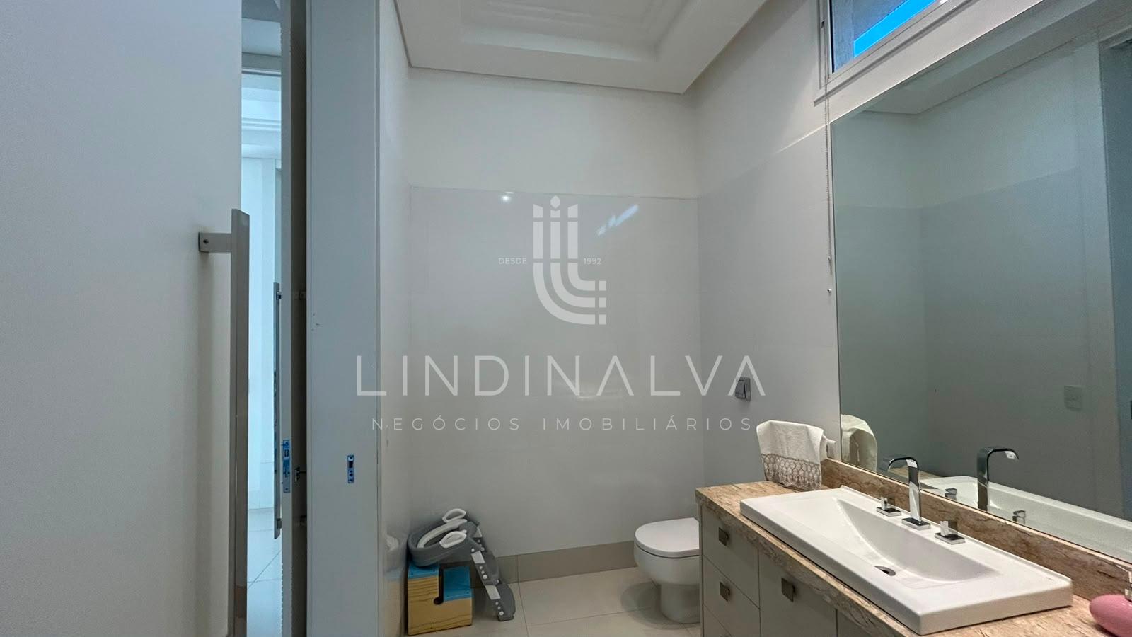 Sobrado mobiliado à venda no Cond. Terras Alpha 2 - Com 4 suítes  piscina